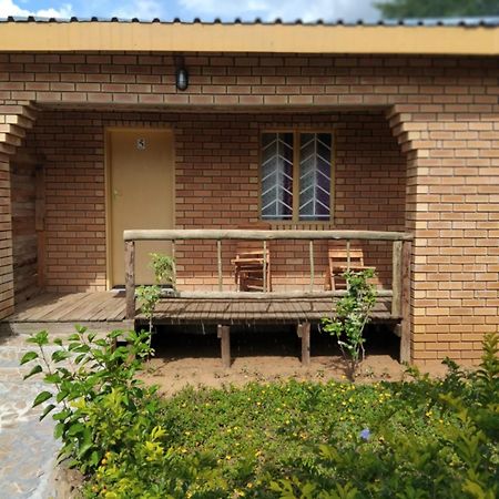Sunshinevibe Guest House คาซาเนอ ภายนอก รูปภาพ