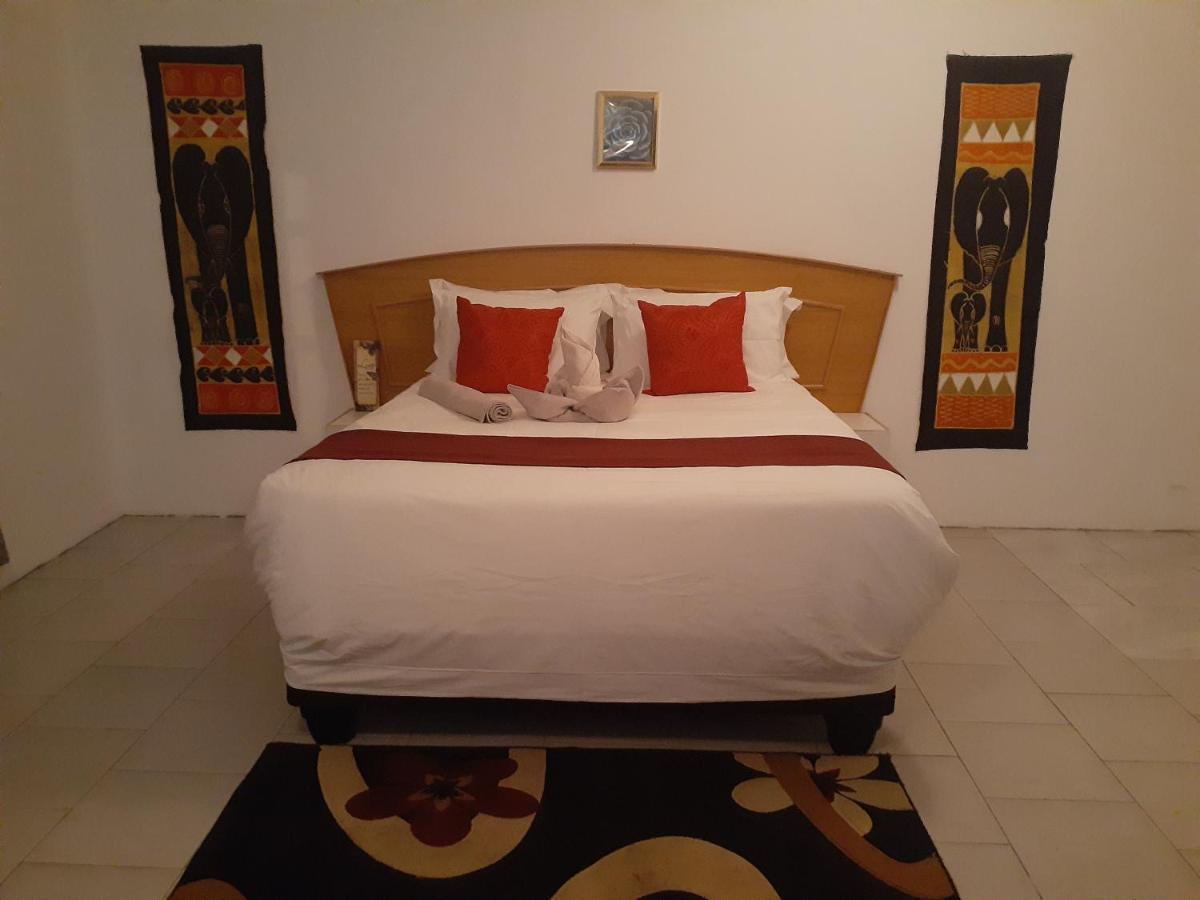 Sunshinevibe Guest House คาซาเนอ ภายนอก รูปภาพ