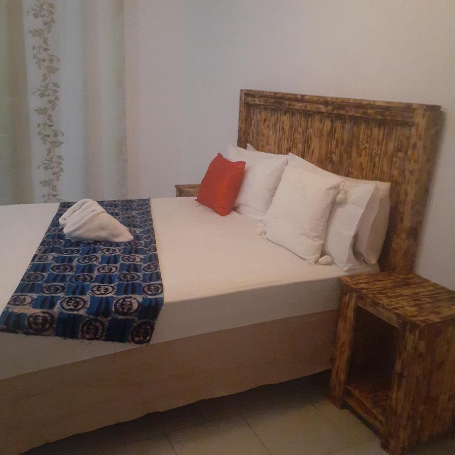 Sunshinevibe Guest House คาซาเนอ ภายนอก รูปภาพ