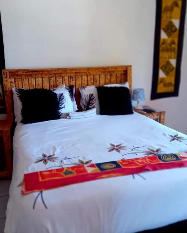 Sunshinevibe Guest House คาซาเนอ ภายนอก รูปภาพ