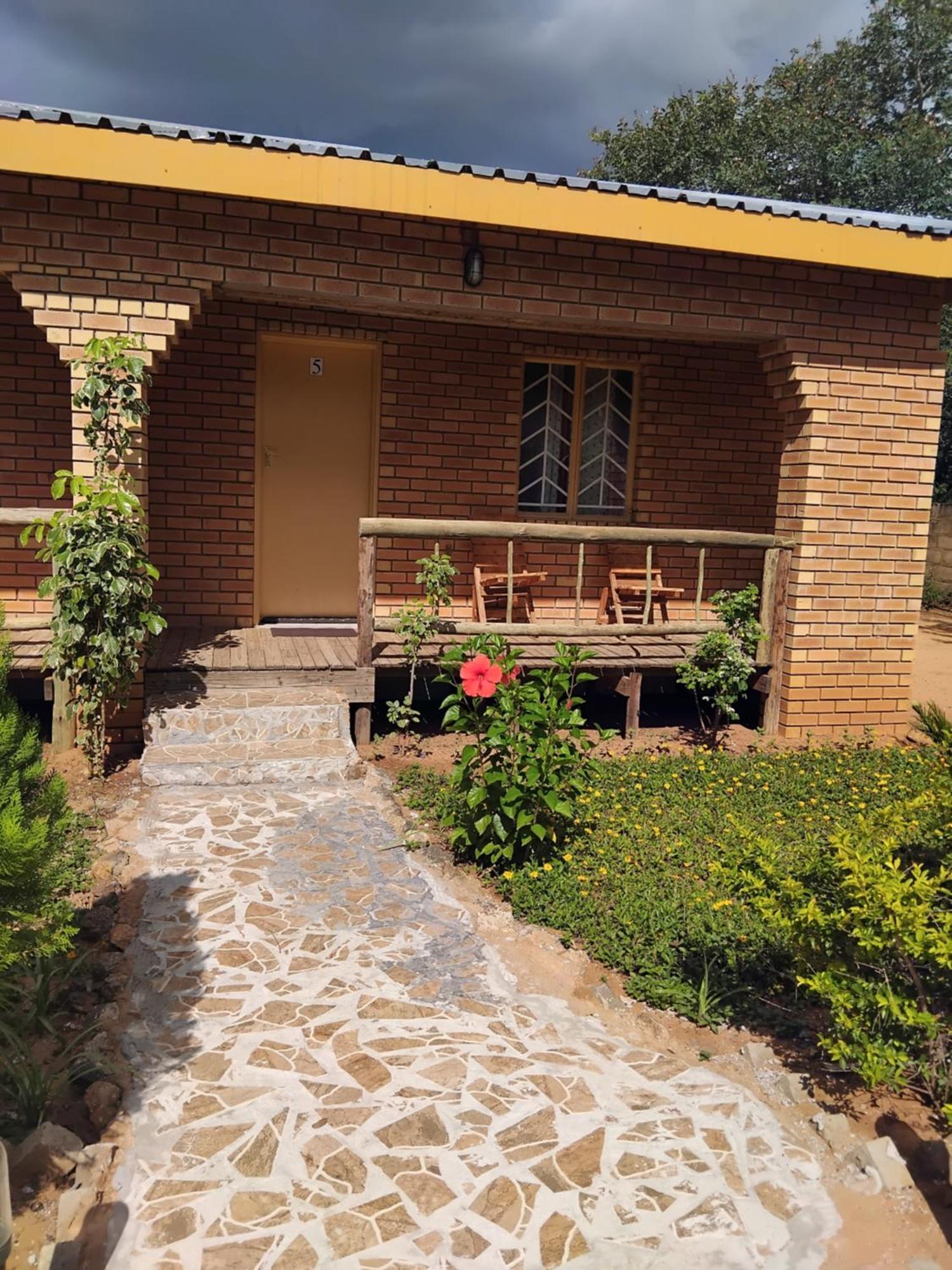 Sunshinevibe Guest House คาซาเนอ ภายนอก รูปภาพ