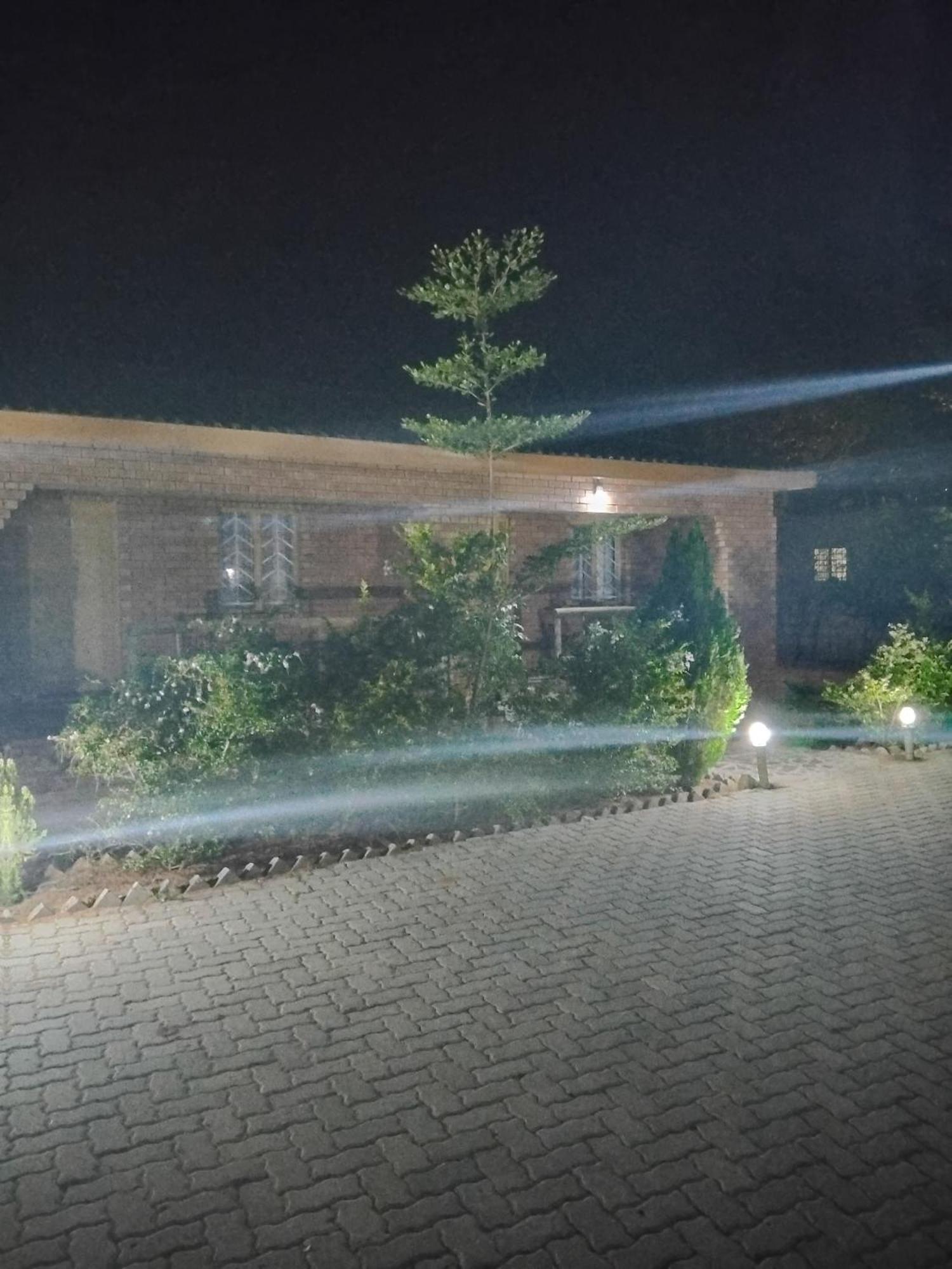 Sunshinevibe Guest House คาซาเนอ ภายนอก รูปภาพ